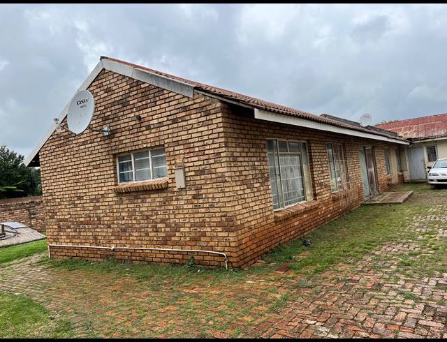 4 BEDROOM FREEHOLD FOR SALE IN EDENVALE CENTRAL